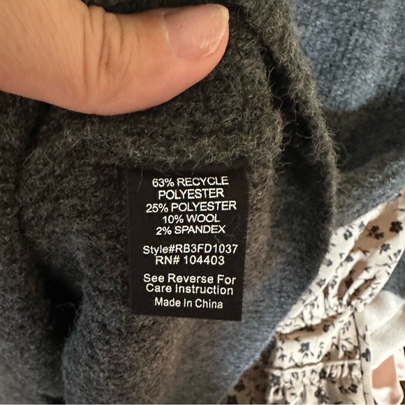 NWOT gray sweater dress w ballon type sleeves. - Picture 4 of 5